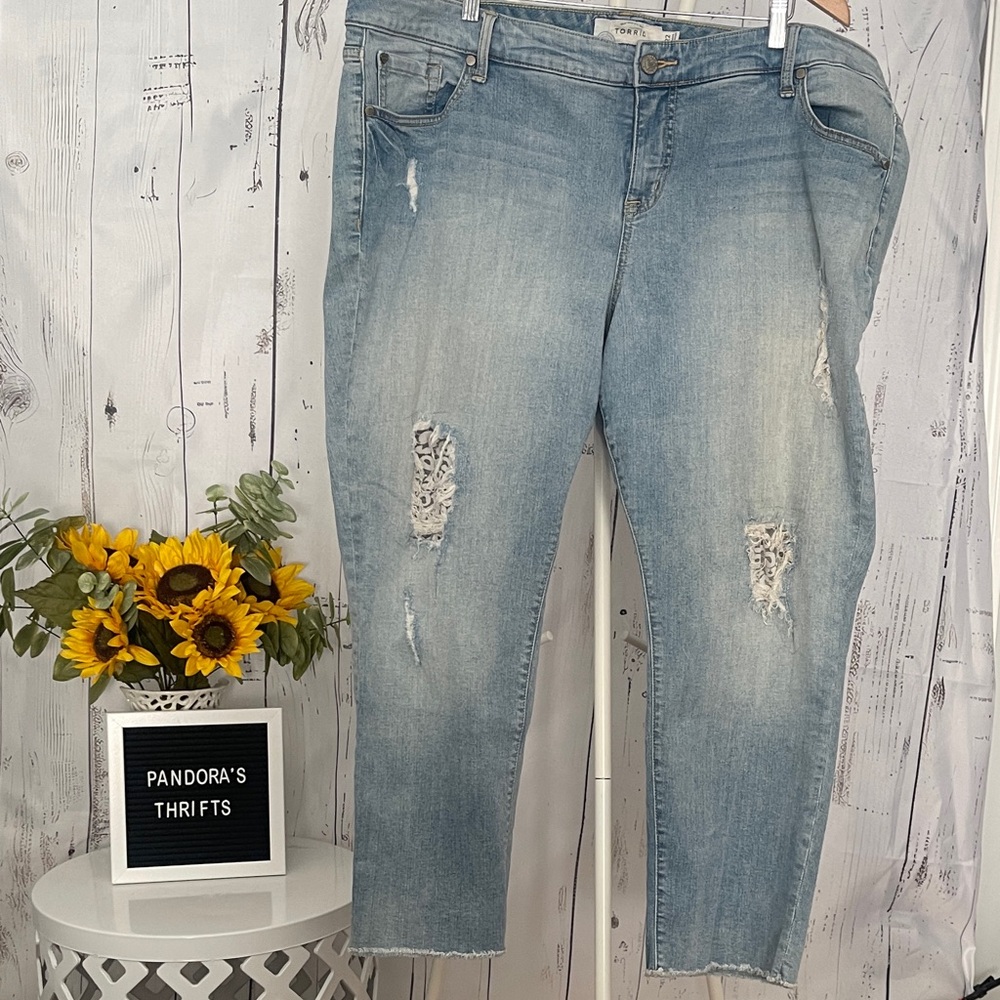 Torrid Light Blue Distressed Ankle Jeans Size 22 Preowned